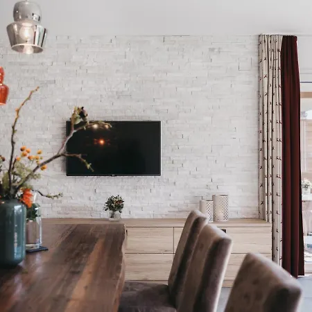 Village Park Τσελ αμ Ζέε